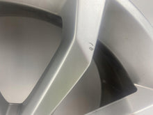 Laden Sie das Bild in den Galerie-Viewer, 1x Alufelge 18 Zoll 8.0" 5x112 40ET Glanz Silber 8W0601025H Audi A4 B9 Rim Wheel FEL3374593746sg