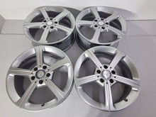 Laden Sie das Bild in den Galerie-Viewer, 4x Alufelge 17 Zoll 6.5" 5x112 44ET Glanz Silber A1774011200 Mercedes-Benz Cla FEL1381032727wo