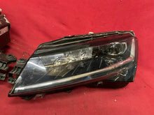 Laden Sie das Bild in den Galerie-Viewer, Frontscheinwerfer Skoda Superb III 3V1941016D Full LED Rechts oder Links