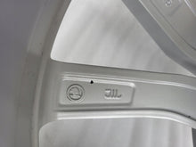 Laden Sie das Bild in den Galerie-Viewer, 1x Alufelge 17 Zoll 7.0" 5x112 45ET Glanz Silber 5L0601025K Skoda Yeti 5l FEL1899823364fl