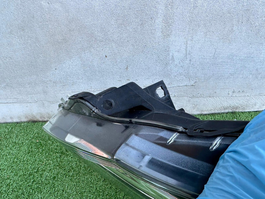 Frontscheinwerfer Toyota Yaris Links Scheinwerfer Headlight