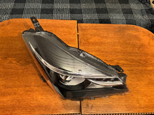 Load image into Gallery viewer, Frontscheinwerfer Toyota Yaris LED Rechts Scheinwerfer Headlight