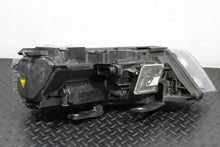 Load image into Gallery viewer, Frontscheinwerfer Audi Q3 8U0941005 8U0941006 LED Ein Stück (Rechts oder Links)