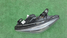 Laden Sie das Bild in den Galerie-Viewer, Frontscheinwerfer Mercedes-Benz Cla A1179065100 Bi-Xenon Links Headlight SCH8179782224km