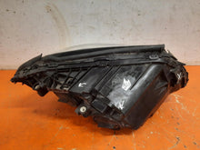 Laden Sie das Bild in den Galerie-Viewer, Frontscheinwerfer Mercedes-Benz W205 Ein Stück (Rechts oder Links) Headlight SCH9578240375ad