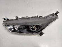Laden Sie das Bild in den Galerie-Viewer, Frontscheinwerfer Toyota Yaris EUK0-6 Links Scheinwerfer Headlight SCH8965569423qa
