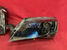 Laden Sie das Bild in den Galerie-Viewer, Frontscheinwerfer Skoda Superb III 3V1941016A 3V1941015A Xenon Rechts oder Links