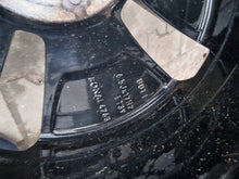 Laden Sie das Bild in den Galerie-Viewer, 1x Alufelge 17 Zoll 6.5&quot; 5x100 39ET Glanz Silber 2GM601025E Mg T Cross T-Cross