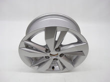 Laden Sie das Bild in den Galerie-Viewer, 1x Alufelge 15 Zoll 5.5&quot; 5x100 40ET Glanz Silber 2G0601025 VW Polo Rim Wheel