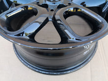 Laden Sie das Bild in den Galerie-Viewer, 1x Alufelge 16 Zoll 7.0&quot; 5x112 52ET Glanz Schwarz 6891824 Mini Clubman F54