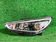 Laden Sie das Bild in den Galerie-Viewer, Frontscheinwerfer Hyundai I30 III 92101G4000 Links Scheinwerfer Headlight