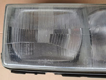 Laden Sie das Bild in den Galerie-Viewer, Frontscheinwerfer Mercedes-Benz 190 W201 A2018207661 Rechts Headlight SCH7496338224yv