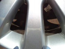 Laden Sie das Bild in den Galerie-Viewer, 1x Alufelge 17 Zoll 7.0&quot; 5x115 44ET Glanz Silber OPO44 Opel Rim Wheel