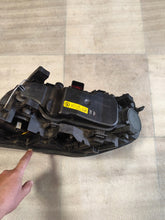 Laden Sie das Bild in den Galerie-Viewer, Frontscheinwerfer Volvo V70 31420014 Rechts Scheinwerfer Headlight SCH7819072053gv