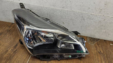 Laden Sie das Bild in den Galerie-Viewer, Frontscheinwerfer Toyota Yaris TOL17615 Rechts Scheinwerfer Headlight SCH9068861397ad