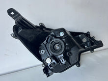 Laden Sie das Bild in den Galerie-Viewer, Frontscheinwerfer Mitsubishi Space Star 8301D445 Links Scheinwerfer Headlight