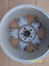 Laden Sie das Bild in den Galerie-Viewer, 1x Alufelge 16 Zoll 6.5&quot; 5x100 43ET Silber VW Polo Rim Wheel