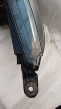 Laden Sie das Bild in den Galerie-Viewer, Frontscheinwerfer Toyota Avensis 12V23825 LED Ein Stück (Rechts oder Links) SCH8189163167lg