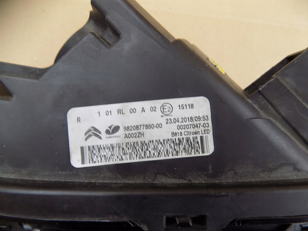 Frontscheinwerfer Citroën C3 III 9820877880-00 Ein Stück (Rechts oder Links)