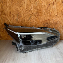 Load image into Gallery viewer, Frontscheinwerfer Toyota Yaris Cross Ein Satz Scheinwerfer Headlight SCH7092003280tl