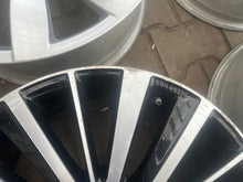 Load image into Gallery viewer, 1x Alufelge 18 Zoll 7.5&quot; 5x112 51ET Glanz Schwarz 5C5071498 VW New Beetle