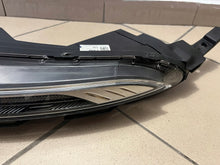 Load image into Gallery viewer, Frontscheinwerfer Hyundai Bayon 92207-Q0600 LED Links Scheinwerfer Headlight