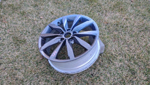 Laden Sie das Bild in den Galerie-Viewer, 1x Alufelge 17 Zoll 6.0&quot; 5x112 48ET 5G0601025 VW Golf Rim Wheel