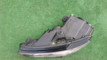 Laden Sie das Bild in den Galerie-Viewer, Frontscheinwerfer Audi A3 8V0941043 Bi-Xenon Links Scheinwerfer Headlight SCH3263153640qe