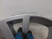 Laden Sie das Bild in den Galerie-Viewer, 1x Alufelge 17 Zoll 7.0&quot; 5x112 45ET Glanz Silber 5E0601025 Skoda Octavia Iii