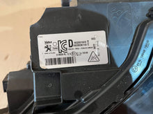 Laden Sie das Bild in den Galerie-Viewer, Frontscheinwerfer Peugeot 208 90200108V Rechts Scheinwerfer Headlight