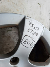 Laden Sie das Bild in den Galerie-Viewer, 1x Alufelge 17 Zoll 7.5&quot; 4x108 29ET Glanz Silber 9673738677 Peugeot 3008