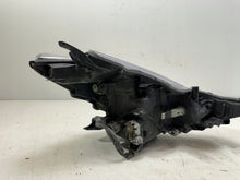 Laden Sie das Bild in den Galerie-Viewer, Frontscheinwerfer Toyota Prius Plus LED Ein Stück (Rechts oder Links) Headlight SCH3122120758wc