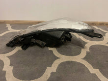 Laden Sie das Bild in den Galerie-Viewer, Frontscheinwerfer Mitsubishi Space Star 8301D446 Rechts Scheinwerfer Headlight