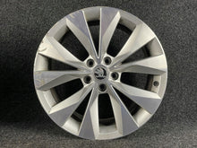 Load image into Gallery viewer, 1x Alufelge 18 Zoll 8.0" 5x112 44ET Glanz Silber 3V0601025R Skoda Superb Iii FEL6661058833qc