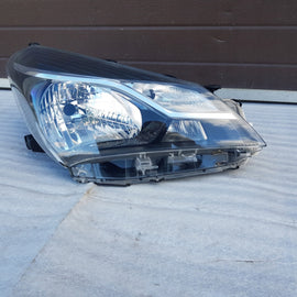 Frontscheinwerfer Toyota Yaris 811300DJ70 Rechts Scheinwerfer Headlight SCH6999765254ou