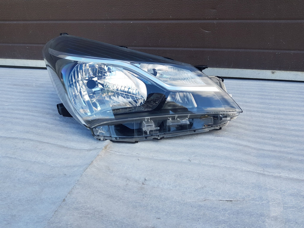Frontscheinwerfer Toyota Yaris 811300DJ70 Rechts Scheinwerfer Headlight SCH6999765254ou
