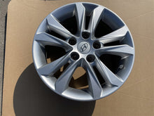 Load image into Gallery viewer, 1x Alufelge 16 Zoll 6.5&quot; 5x114.3 50ET 52910-A6320 Hyundai I30 Rim Wheel