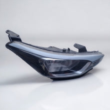 Laden Sie das Bild in den Galerie-Viewer, Frontscheinwerfer Hyundai I20 II 92102-C8 Rechts Scheinwerfer Headlight