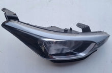 Laden Sie das Bild in den Galerie-Viewer, Frontscheinwerfer Hyundai I20 II 92102-C8 Rechts Scheinwerfer Headlight