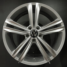 Laden Sie das Bild in den Galerie-Viewer, 1x Alufelge 18 Zoll 7.0" 5x112 43ET Glanz Silber 5NA601025N VW Rim Wheel FEL8822699504gg