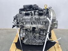 Laden Sie das Bild in den Galerie-Viewer, Motor Seat Skoda VW Taigo DXD 1.5 TSI 2023 Benzin Engine Unkomplett