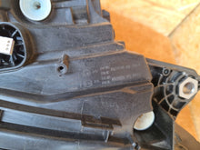 Laden Sie das Bild in den Galerie-Viewer, Frontscheinwerfer BMW 2 Active Tourer U06 5A42247-07 LED Links Headlight