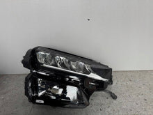 Laden Sie das Bild in den Galerie-Viewer, Frontscheinwerfer Skoda Karoq 57B941010 Rechts Scheinwerfer Headlight SCH8304027643he