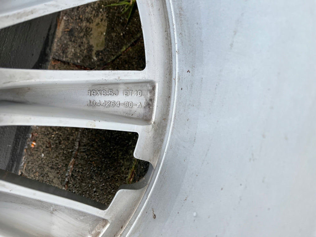 1x Alufelge 19 Zoll 8.5" 5x114.3 40ET Glanz Silber 1044264-00-A Tesla Model 3 FEL2533766092il