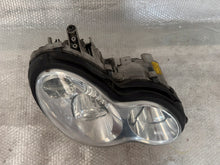Laden Sie das Bild in den Galerie-Viewer, Frontscheinwerfer Mercedes-Benz W203 A2038203861 Xenon Rechts Headlight SCH5051407818hn