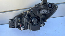 Load image into Gallery viewer, Frontscheinwerfer Toyota Yaris Rechts Scheinwerfer Headlight SCH4202706820sp