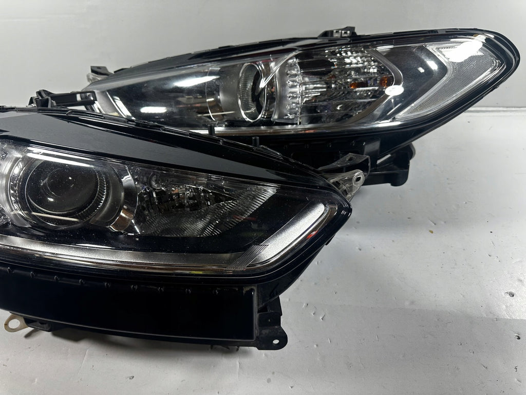 Frontscheinwerfer Ford Mondeo I DS73-13W029-EB DS73-13W030-EB Ein Satz Headlight SCH1448622104ls