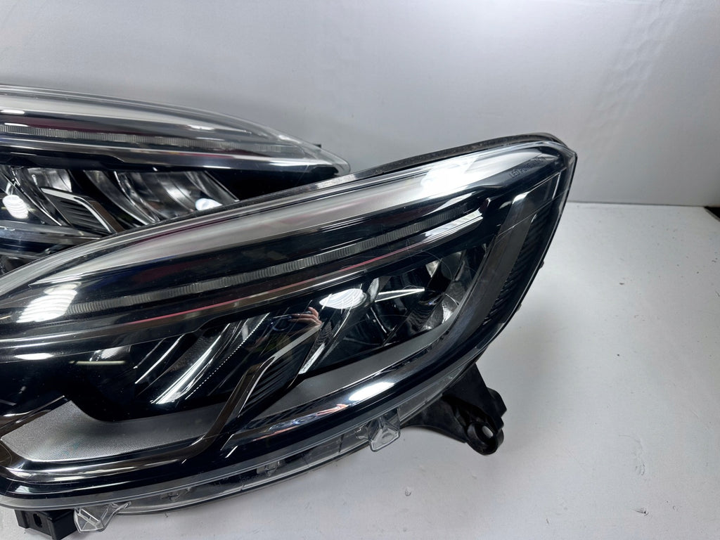 Frontscheinwerfer Renault Captur I 260606092R 260107560R Ein Satz Headlight SCH9033781823ov