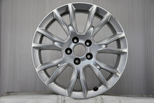Load image into Gallery viewer, 1x Alufelge 17 Zoll 7.0" 5x110 39ET Glanz Silber 13276735 Opel Astra H Zafira FEL4878502374jv