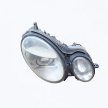 Laden Sie das Bild in den Galerie-Viewer, Frontscheinwerfer Mercedes-Benz W211 Xenon Rechts Scheinwerfer Headlight